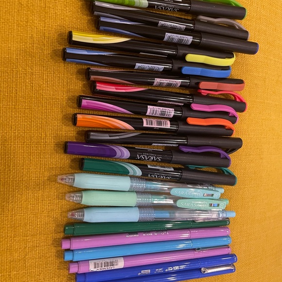Colorful Assorted Pens Set - Picture 2 of 6